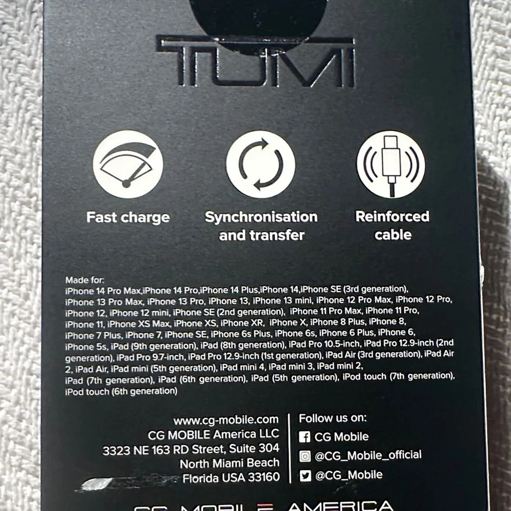 Tumi Dual Sync Charging Cable - USB-C & Lightning Connector 5 ft /1.5 M NIB